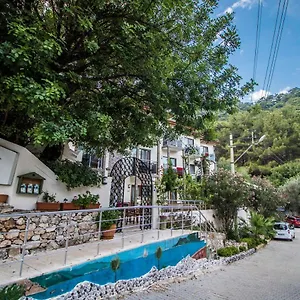 Hotel Eden Pyara